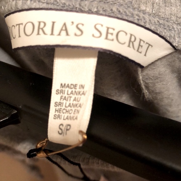 NWT Victoria’s Secret Angel Capri Joggers. Super soft & cute. VS Angel logo. - Picture 9 of 9